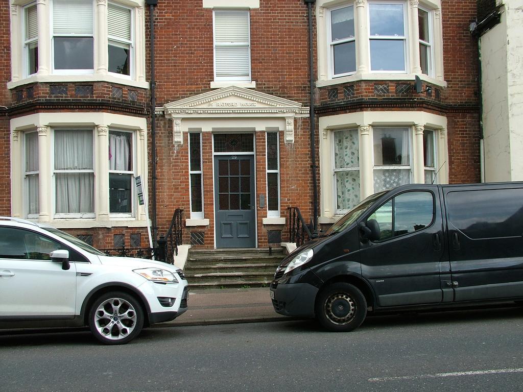 Stratford Apartment 纽马基特 外观 照片